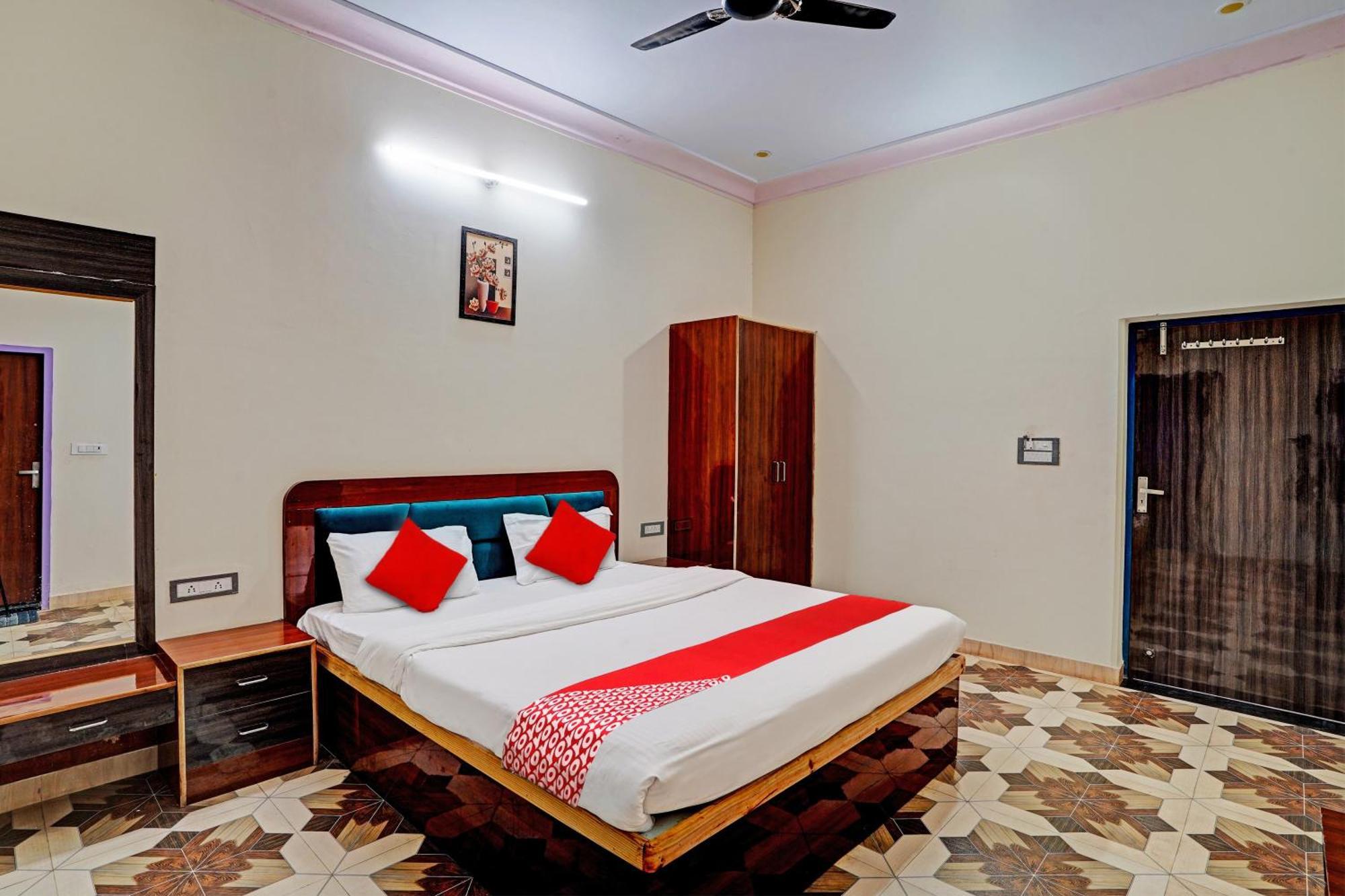 Hotel O Real Out Of The Blue Pushkar Exteriör bild