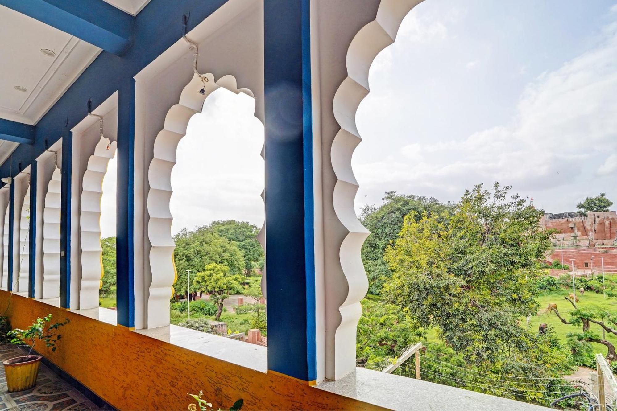 Hotel O Real Out Of The Blue Pushkar Exteriör bild